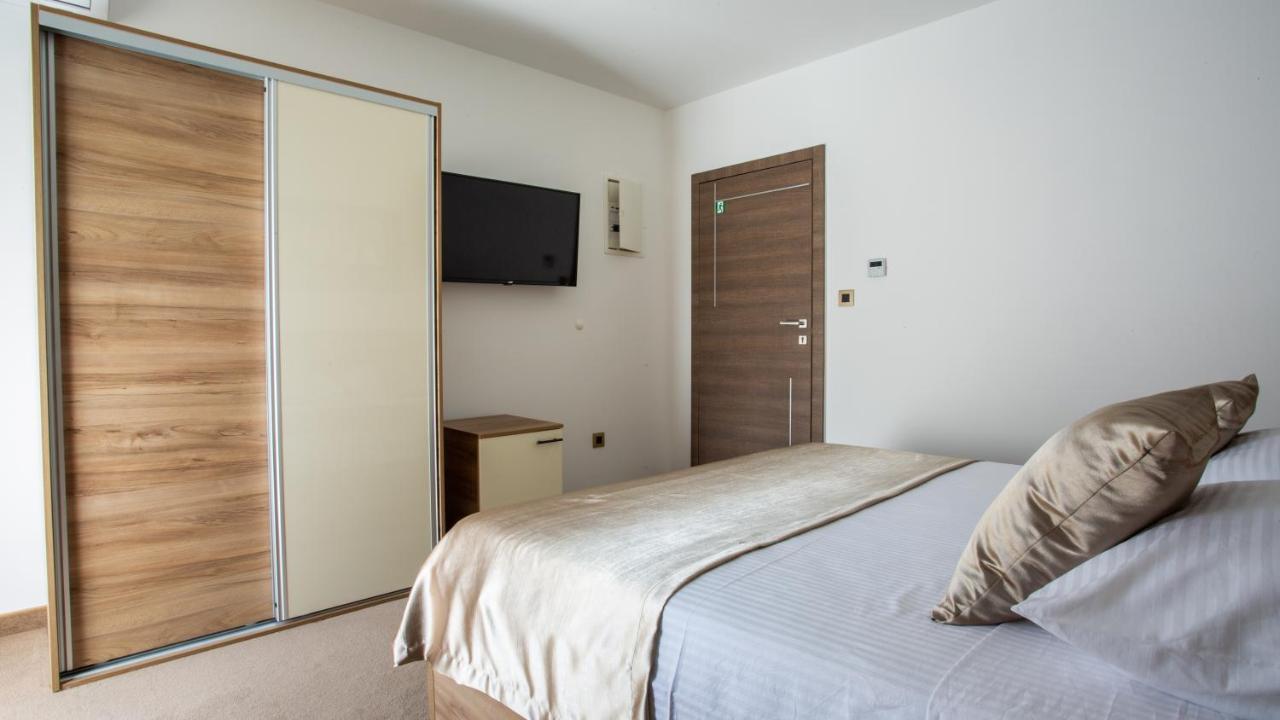Rooms & Apartments Toni Stobreč Eksteriør billede